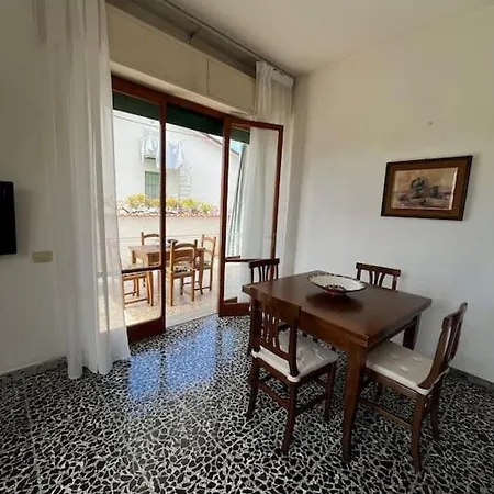 Casa de Férias Casa Indipendente Con 2 Da Letto Forte dei Marmi